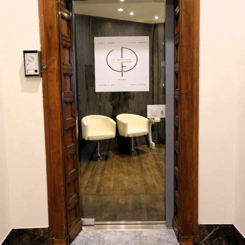 L'ingresso dello studio FI Multicare in Galleria del Corso 4